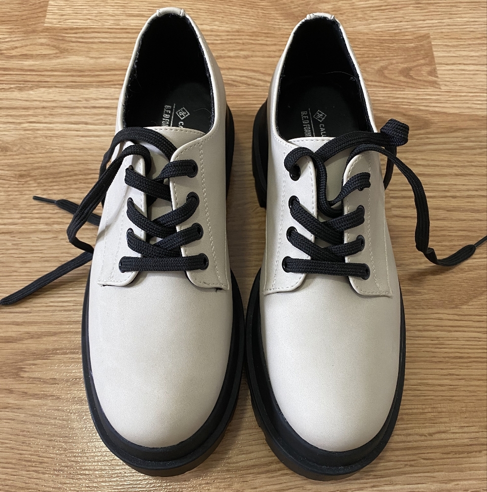 New Call it Spring Brand New Blayke White Platfod Black Oxfords
